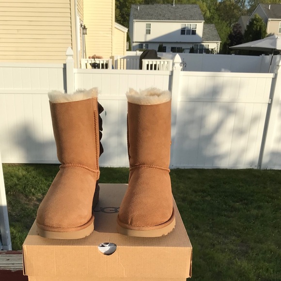 UGG Bailey Bow II Velvet Ribbon - Picture 6 of 8